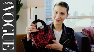 ベラ・ハディッドのバッグの中身を大公開！スーパーモデルが持ち歩くパワーストーンとは？｜In The Bag  VOGUE JAPAN [upl. by Karney880]